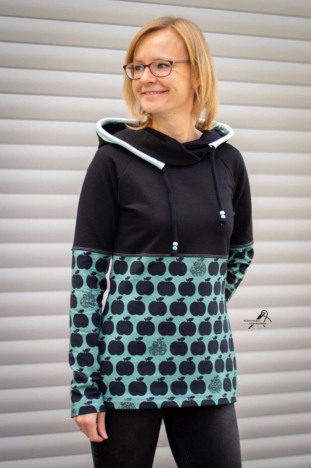 Bio-Sommer-Sweat-Stoff "apple bite #teal black" (0,25m)