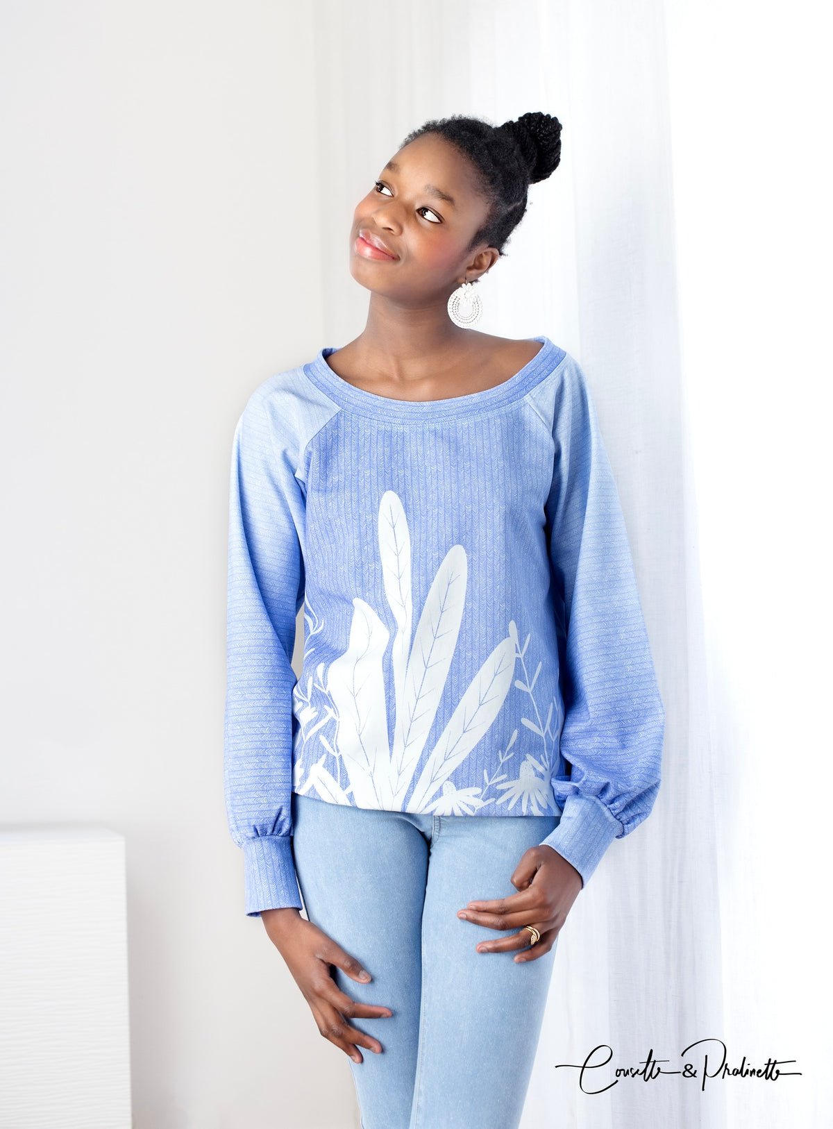 Bio-Sommer-Sweat-Stoff "herringbone flowers #lightblue" (1 Panel, ca. 1,20m)