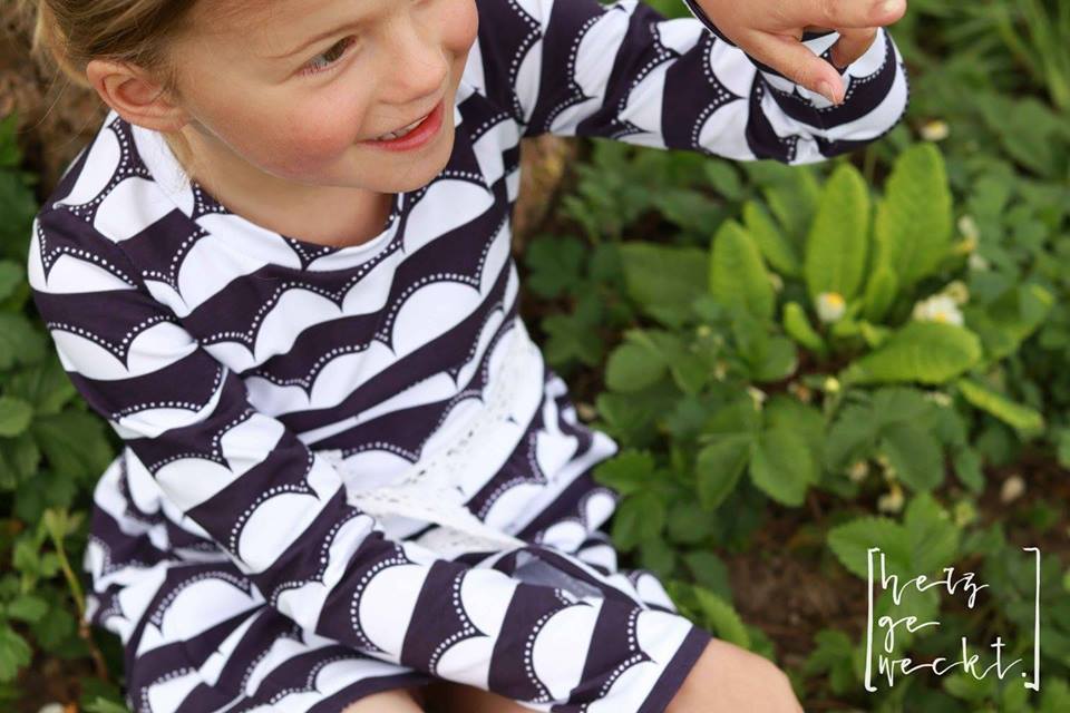 Jersey-Stoff "iloveruffles mini DOTS #aubergine" (0,25 Meter)