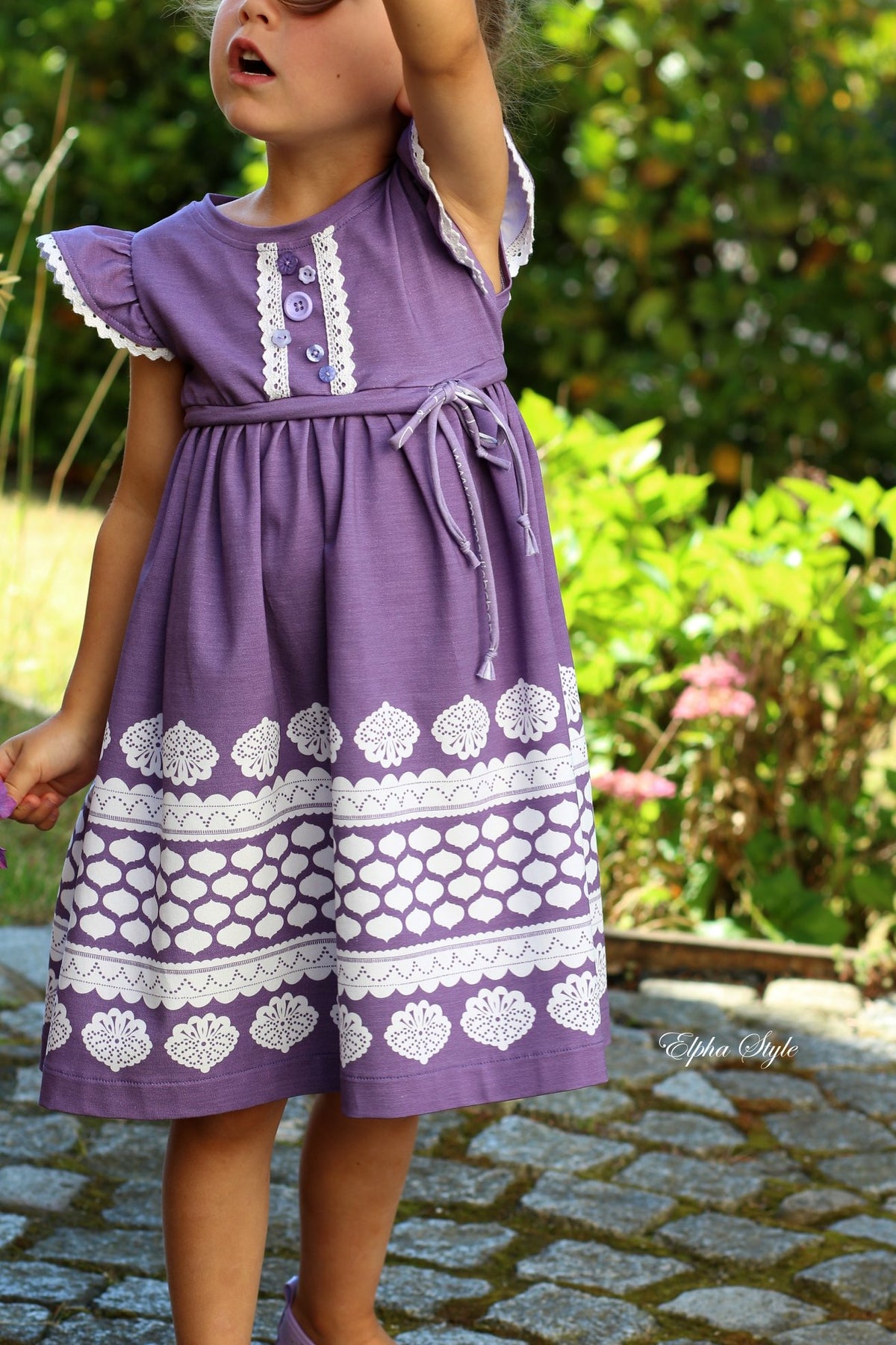 Jersey-Stoff "lacing #lilac-white" (1 Panel, ca. 0,8m)