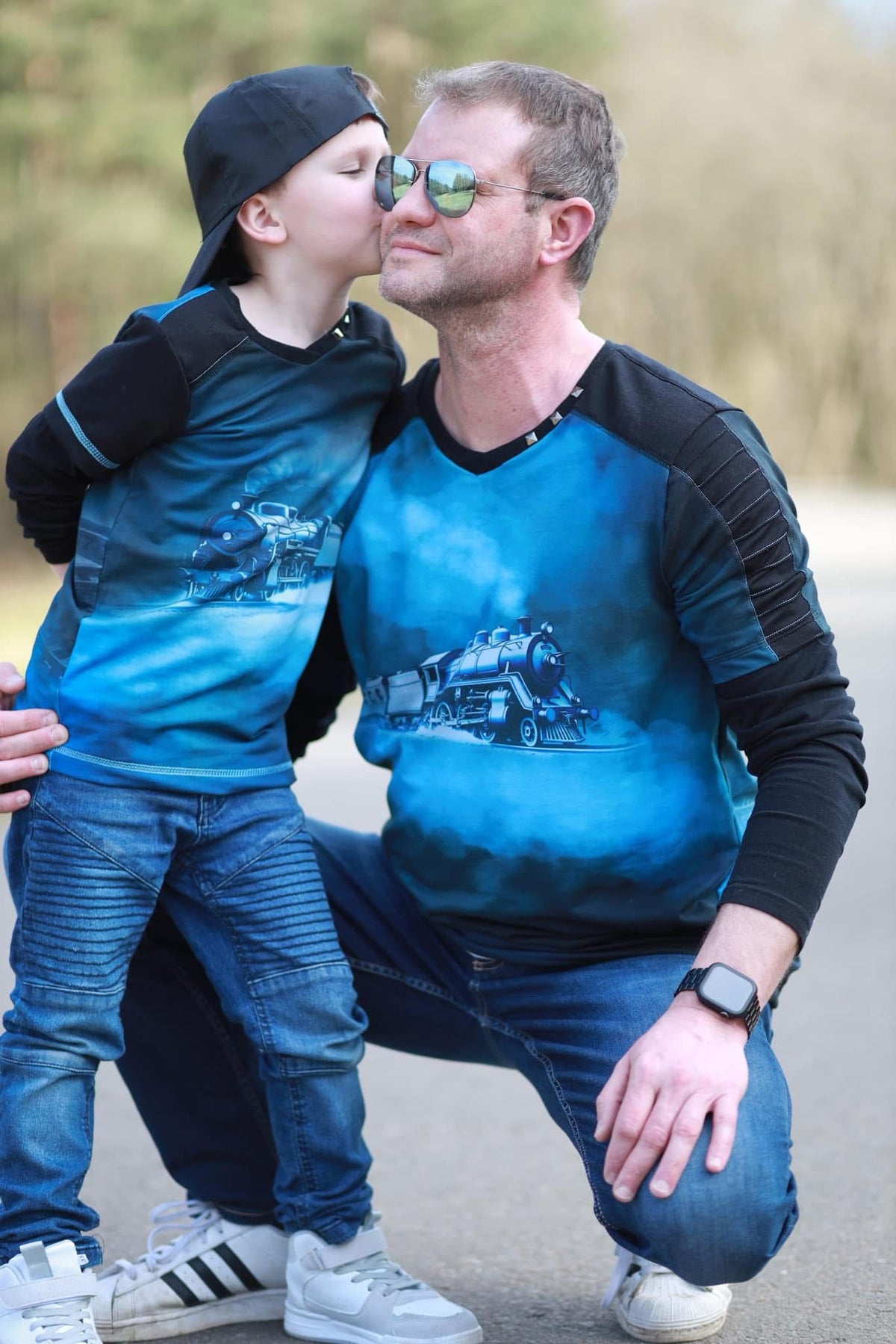 Vorbestellung! SoftTouch Sweat-Stoff "train #black blue" (1 Panel, ca. 1m)