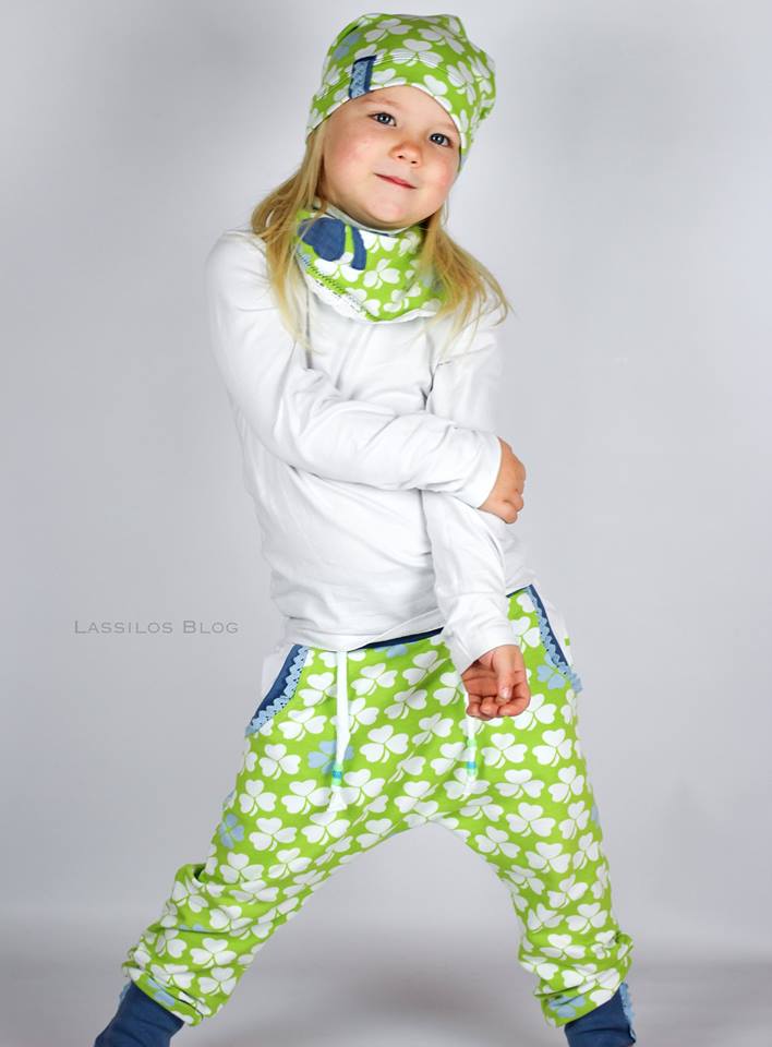 Sommer- Sweat-Stoff little lucky clover #frog-lightblue" (0,25 Meter)