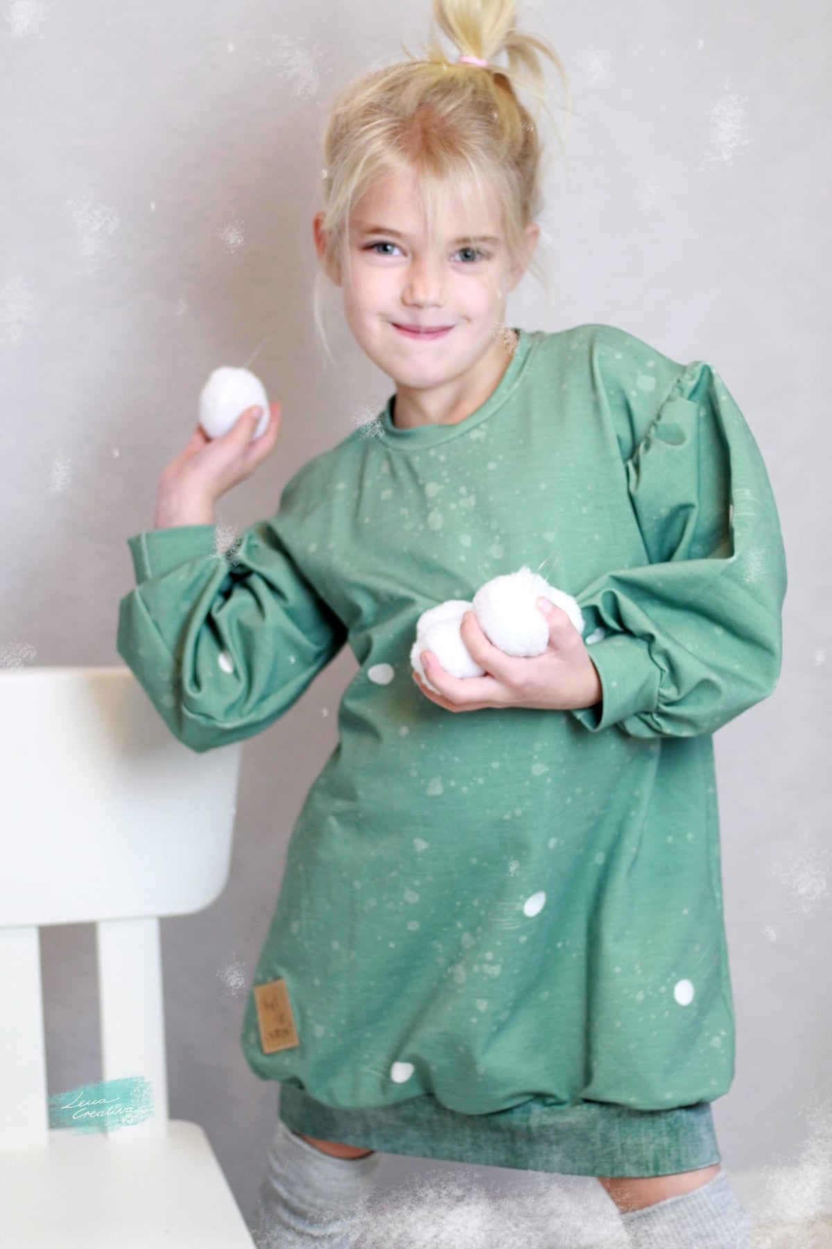 Sommer-Sweat-Stoff "Schneeballschlacht DOTS #dark sage" (0,25m)